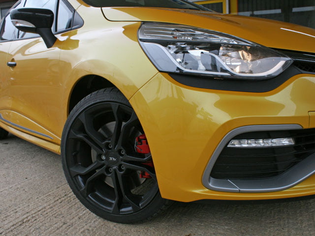 Headlight and alloy wheel - Renaultsport Clio 200 Turbo