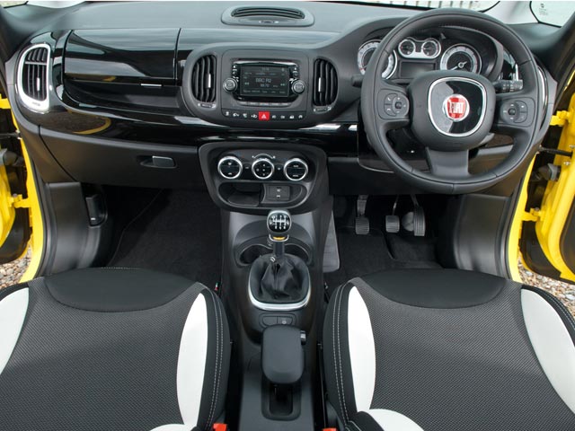 Fiat 500L Trekking interior