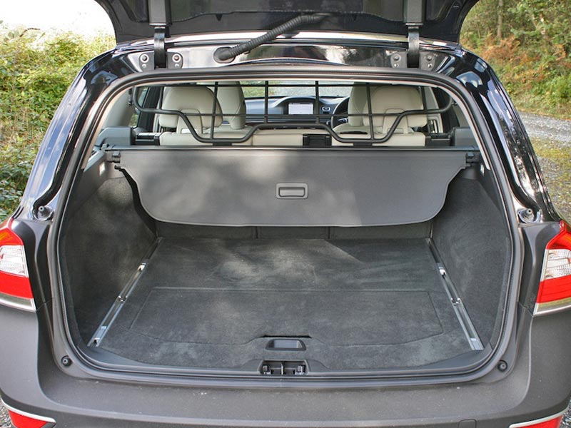 2014 Volvo XC70 boot space
