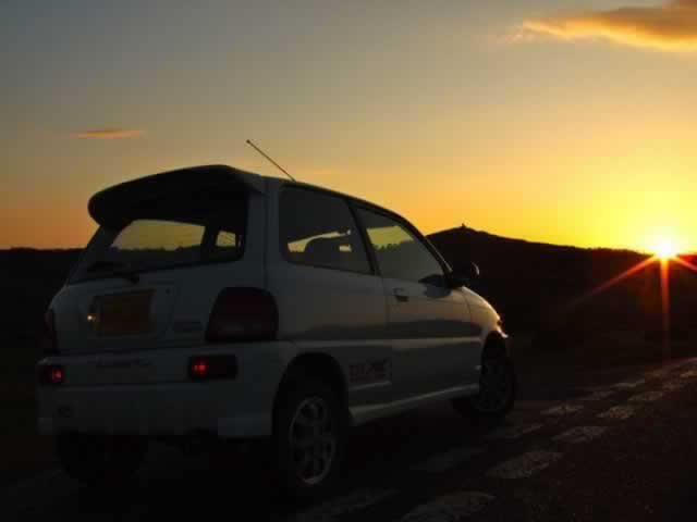 Daihatsu Cuore Avanzato sunset