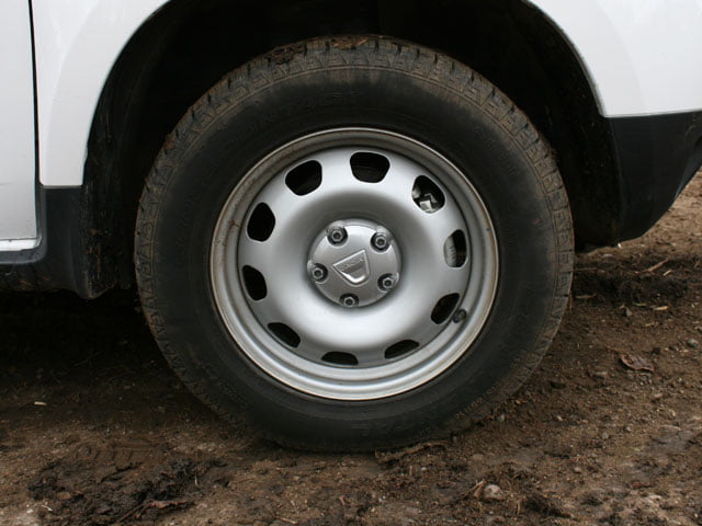 Rear of Dacia Duster Access 1.6 4×4 side Eiger steel wheels