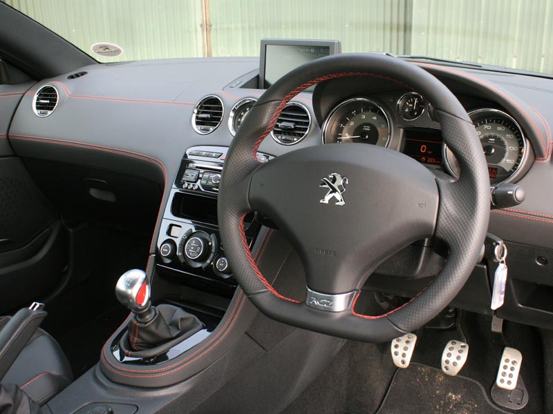 Peugeot RCZ R interior