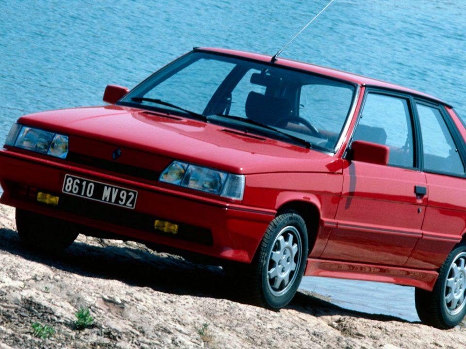 Red Renault 11 Turbo phase 2