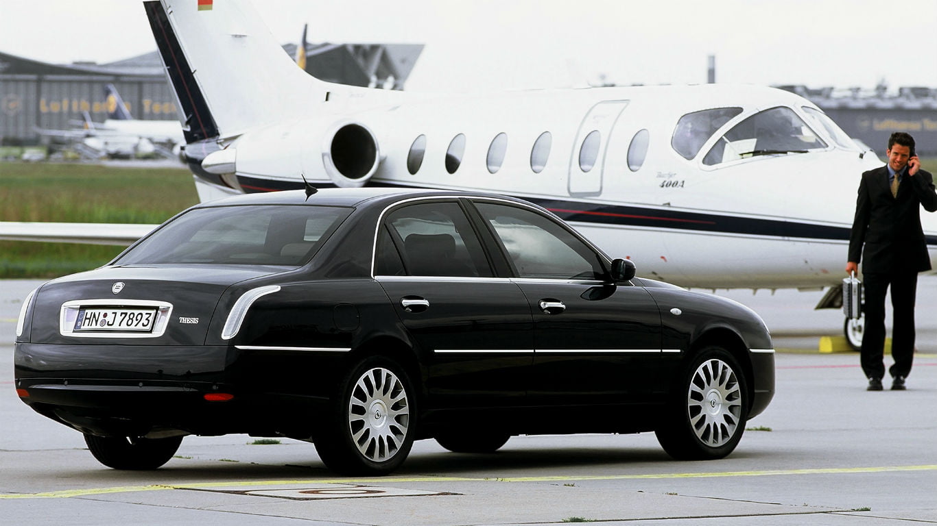 Lancia Thesis and private jet