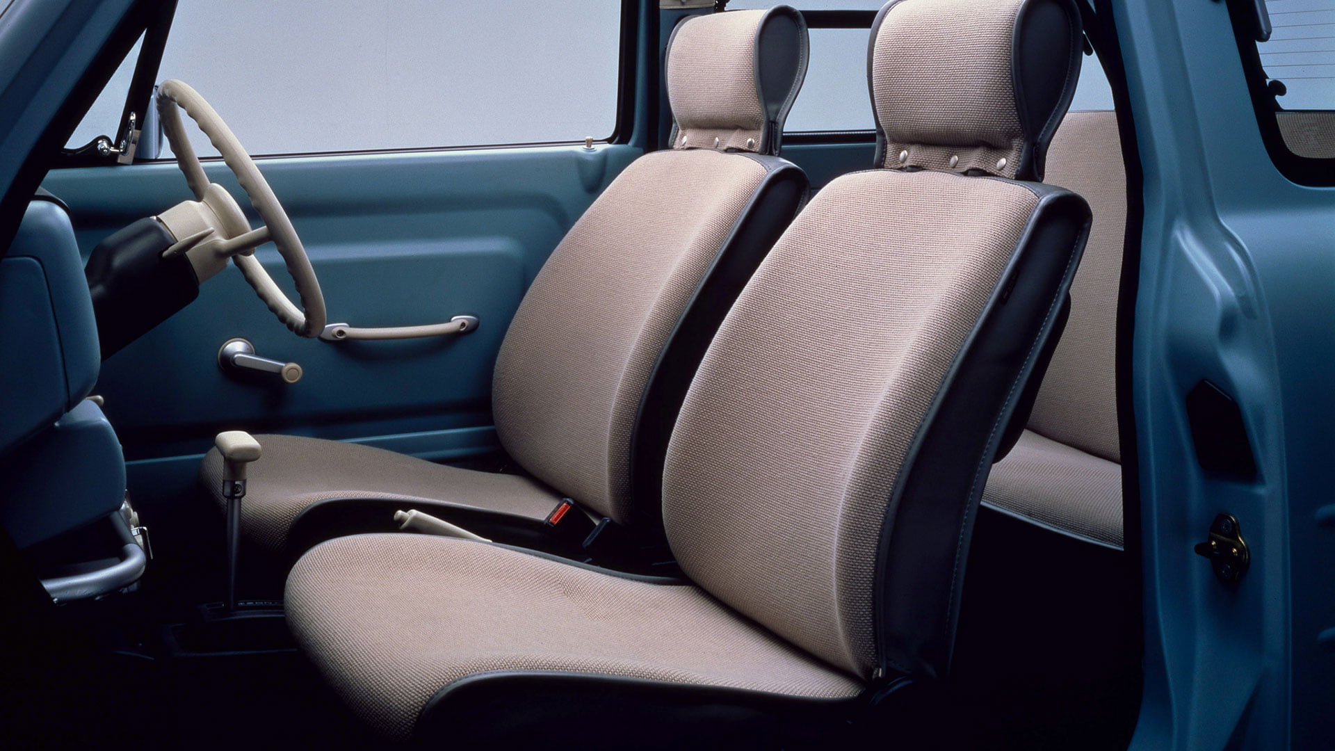 Nissan Pao seats