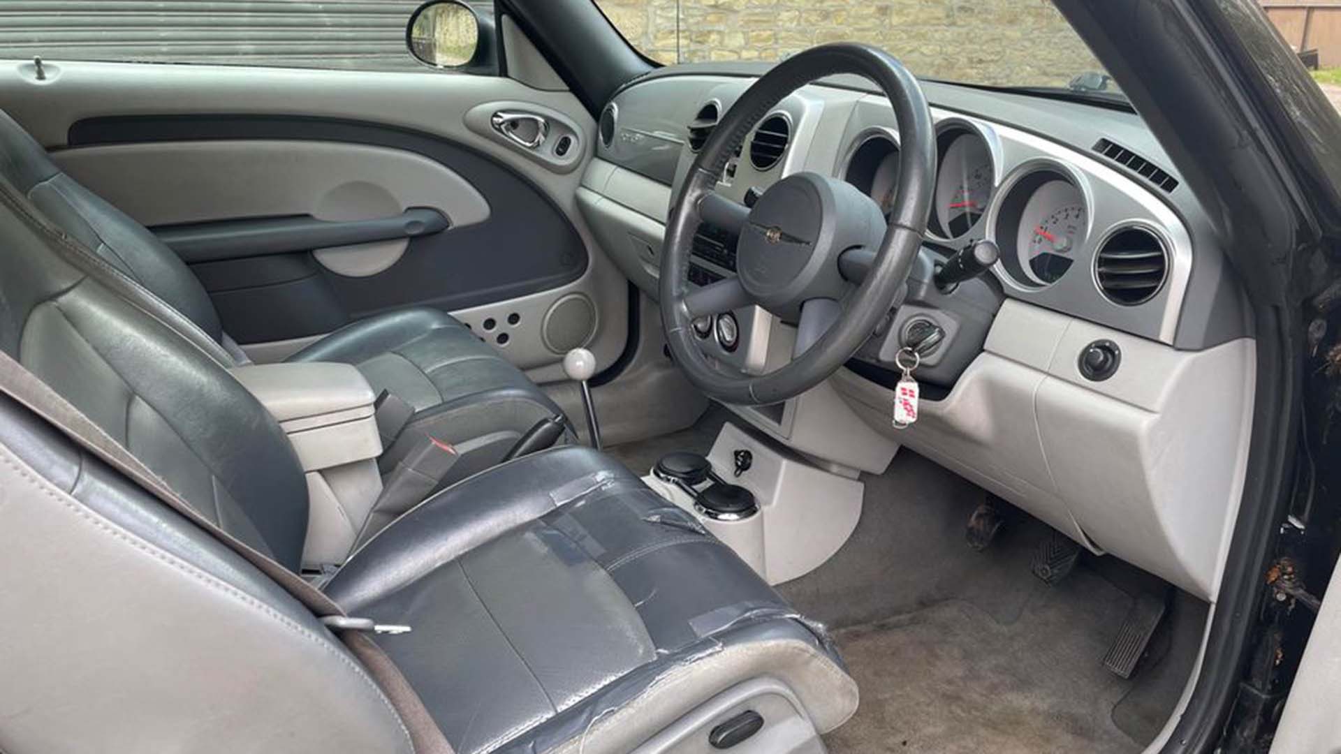 Chrysler PT Cruiser Convertible interior